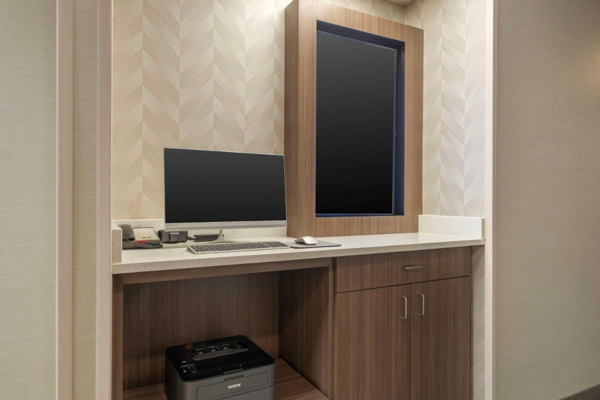 Room image 4